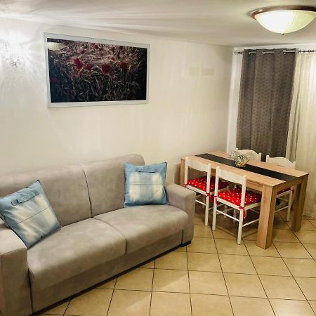 Apartament Casa Dei Fiori 2 Somma Lombardo Zewnętrze zdjęcie