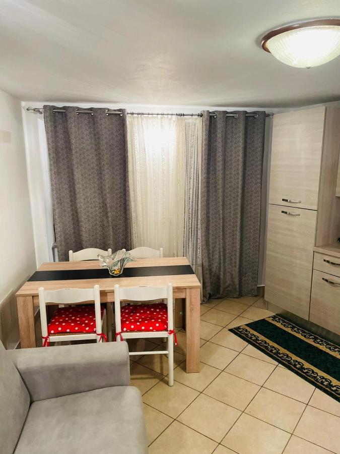 Apartament Casa Dei Fiori 2 Somma Lombardo Zewnętrze zdjęcie